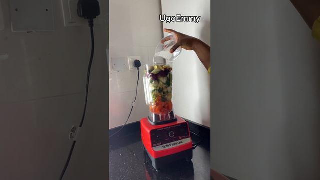 Parsley🌿 Celery🥬Green Apple🍏 Cucumber🥒 Lemon🍋 Beetroot 🍈Carrot🥕and Ginger . So healthy 😋 смотреть онлайн