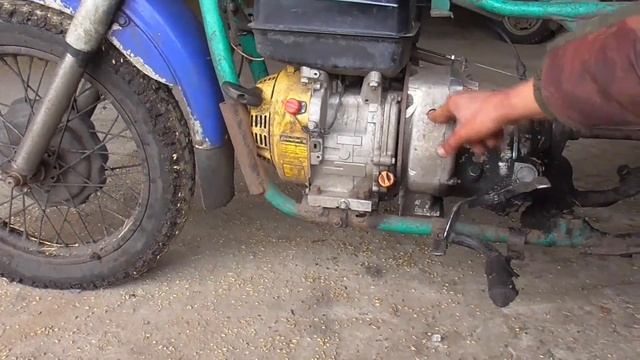 Деревенская мототехника местных  байкеров