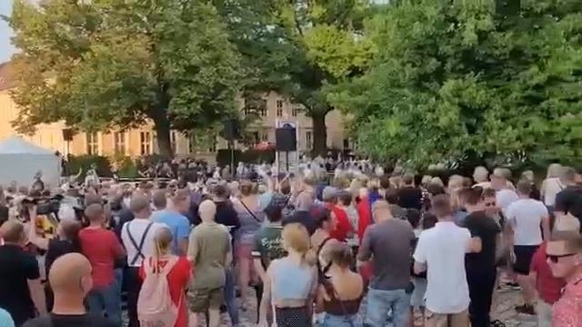 Очередное выступление Шольца перед народом закончилось провалом.