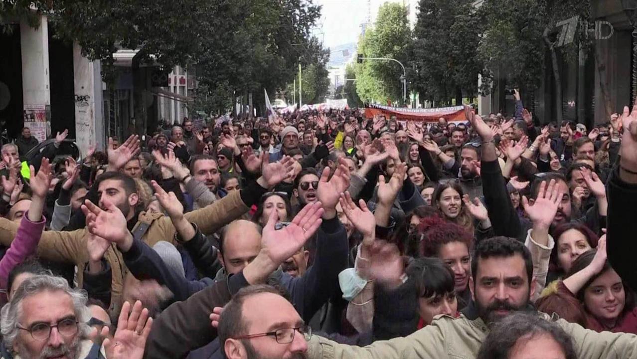В Греции набирает обороты масштабная акция протеста учителей
