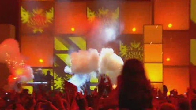 Vanilla Ninja - Dangerzone (Live) смотреть онлайн