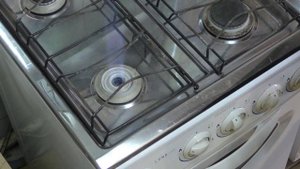 Новый ? веник из ? сорго. Что нужно сделать сразу с его ручкой? (Sorghum).