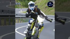 Звуки мотоциклов со стороны пешехода