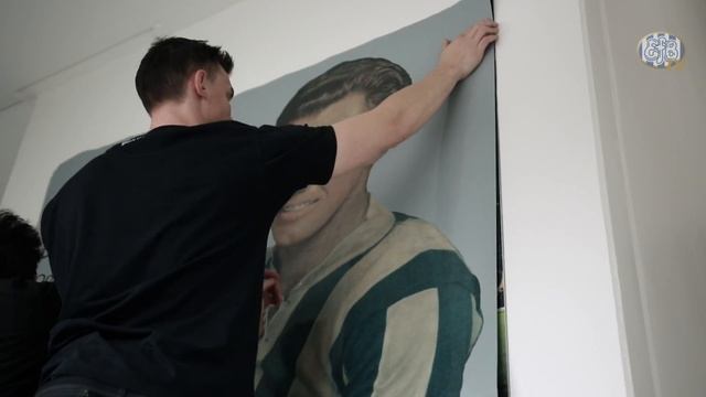 Jens Peder Hansen pryder nu væggen på Blue Water Arena смотреть онлайн