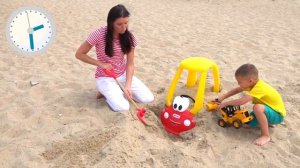 Дима на Тракторе помогает маленькой машинке