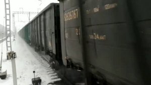 ВЛ15 с грузовым поездом повышенной длины на станции Веймарн Октябрьской железной дороги.
