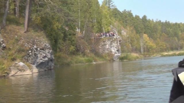 Природный парк Оленьи ручьи видеообзор поездки: сплав по реке Серга, скалы, писаница, пещера Дружба смотреть онлайн