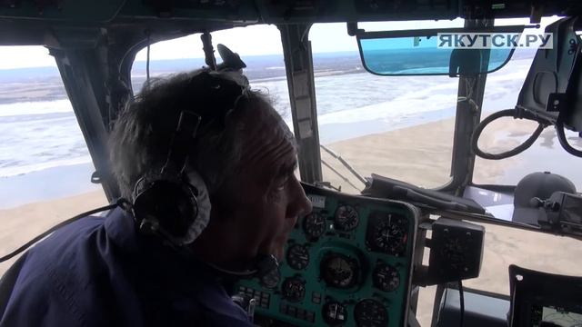Нижняя кромка ледохода на Лене проходит село Едейцы Намского района смотреть онлайн