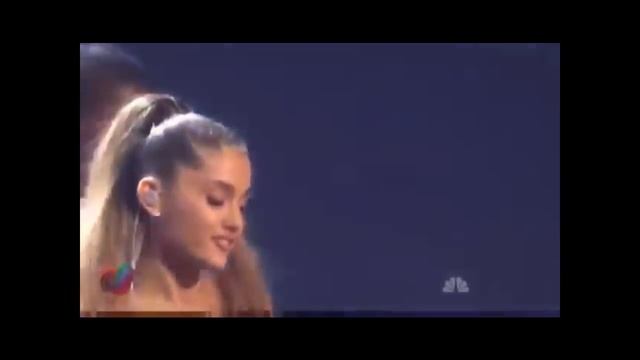 Rihanna laughs Ariana Grande at iHeartRadio Awards 2014 performance смотреть онлайн