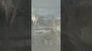 Новосибирск. Рисует узоры мороз на оконном стекле...