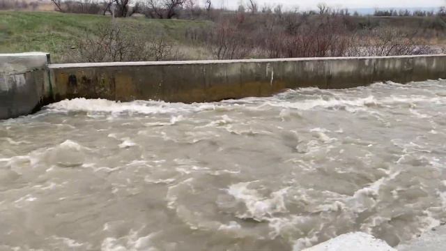 11.04.2021 к водосбросу Невинномысского канала 🌊🚲 смотреть онлайн