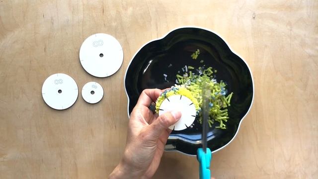 Overview: 3-in-1 Loome Pom Pom Trim Guide/Kumihimo Cord Maker/Tracer смотреть онлайн