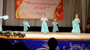 Вальс дождя Ярослава танцует