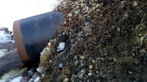 Вода в трубе под дорогой