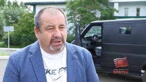 Бронированный автомобиль для российских солдат, которые участвуют в спецоперации на Украине, переда