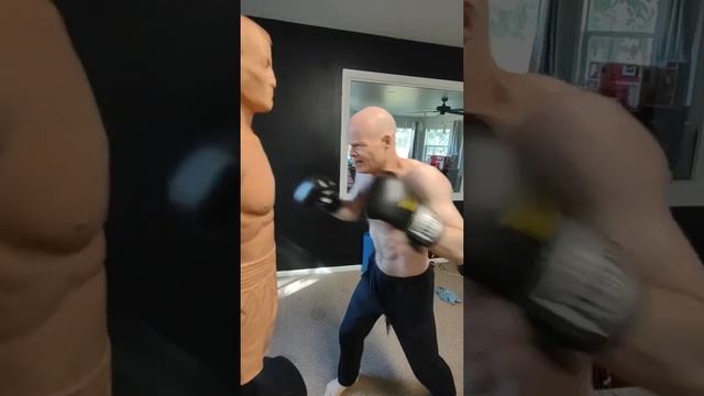 10-Minute Round on Century Bob XL! Intense Heavy Bag Drill for Boxing Stamina смотреть онлайн