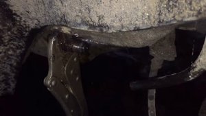 Варварская замена заднего гидро амортизатора Mercedes-Benz W124 300D