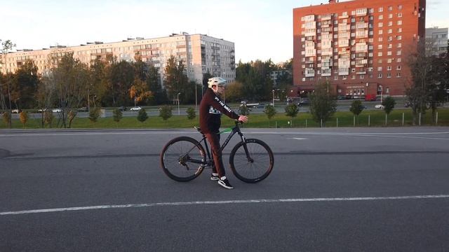 Как встать на заднее колесо на велосипеде? 5 крутых способов сделать вилли смотреть онлайн