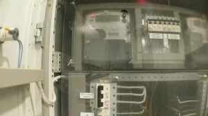 Как устроен электрощит с двумя независимыми вводами? Обзор щитовой