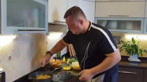 Треска на луковой подушке, под сырно-омлетной корочкой