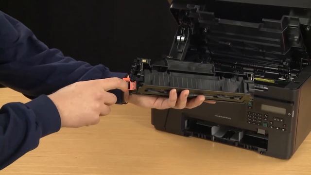 Установка лазерного картриджа в МФУ HP LaserJet Pro M125-128 | Принтеры HP | HP смотреть онлайн