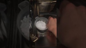 Как засыпать соль в посудомойку? How to add salt to the dishwasher?
