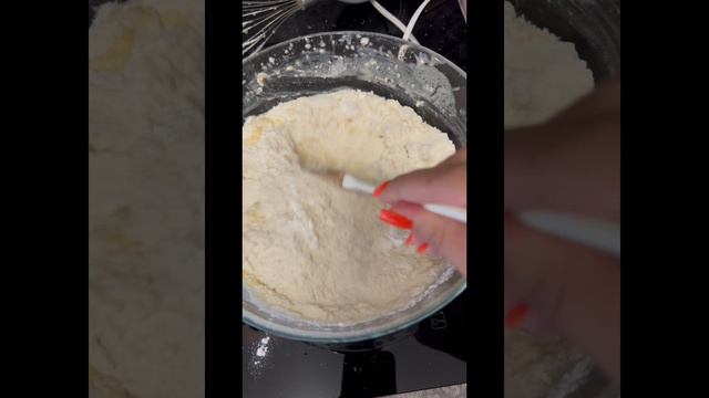 Вкуснейший пирог с творожным сыром и вишней