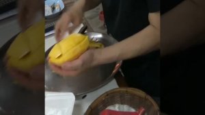 Как правильно почистить манго (Таиланд)