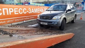 Эвакуатор с гидроплатформой - просто и удобно! /// Hydraulic platform tow truck.