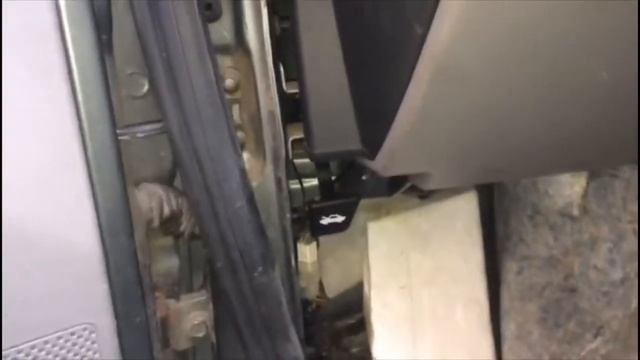 Ремонт тросика и ручки капота, Приора 21073, лада , как поставить ручку , на Сто вам этого не скажу смотреть онлайн