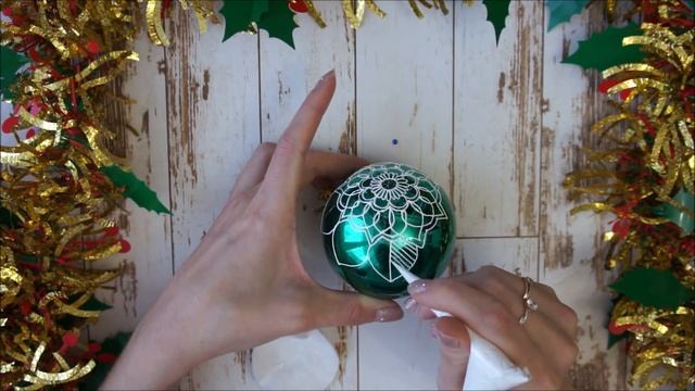 Роспись новогоднего шара при помощи конуса #2 | Школа Мехенди Акрилом смотреть онлайн