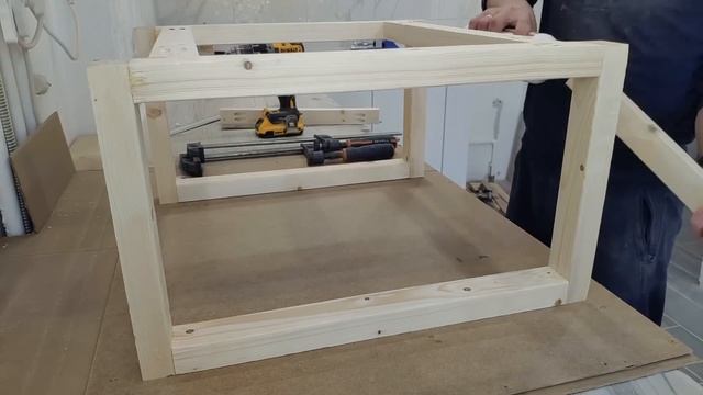 Простая настольная пила своими руками / Making a simple table saw смотреть онлайн