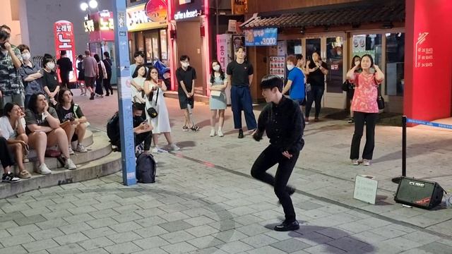 [STREET ARTIST] HYOJIN. UNFORGETTABLE IMPROMPTU INTERACTIVE BUSKING WITH ONLOOKER. HONGDAE STREET. смотреть онлайн