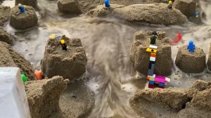 ЛЕГО ПЕСОЧНЫЙ ГОРОД ПРОРЫВ ПЛОТИНЫ.ЗАТОПЛЕНИЕ ВОДОЙ.ЛЕГО ЖИТЕЛИ.