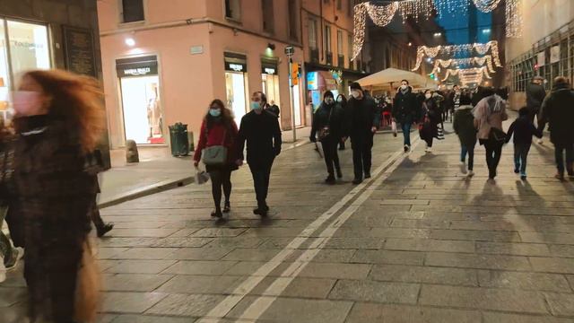 ПОЗДРАВЛЯЕМ С РОЖДЕСТВОМ!! BUON NATALE ИТАЛИЯ. Ночная прогулка по Болонья.#38
