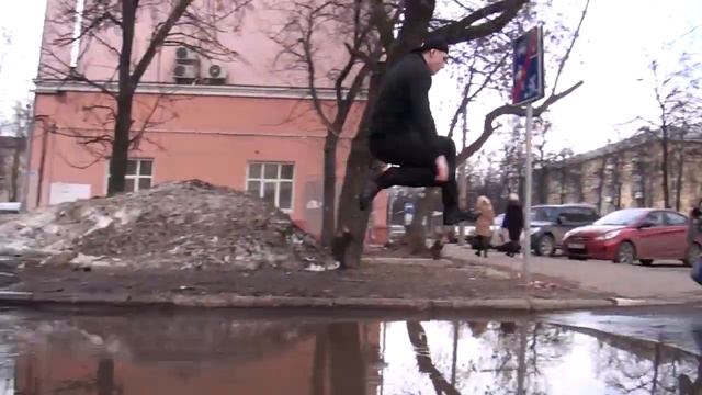 Как обойти лужи: мастер-класс от каскадеров смотреть онлайн