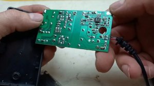 Что внутри аккумулятора и ЗУ шуруповерта Вихрь.