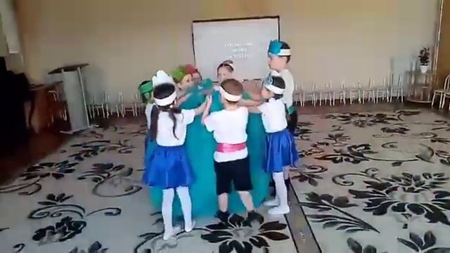 Флешмоб на тему экологии в детском саду. КРУЖИТСЯ ПЛАНЕТА смотреть онлайн