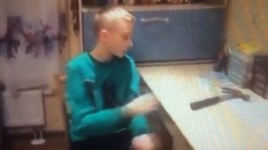 Парень разбил телефон из-за китайского Чехла