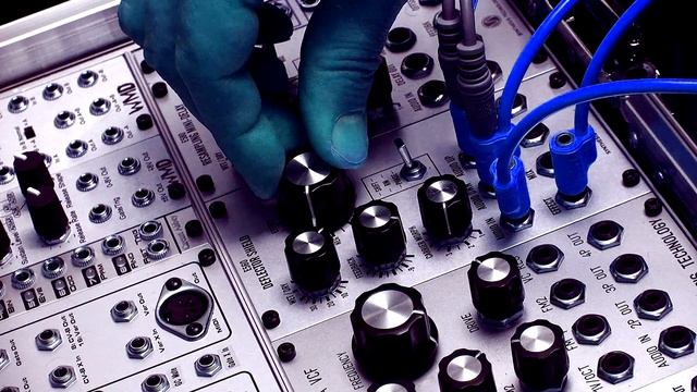 One Module Challenge - Eurorack Synth Tech E560 смотреть онлайн
