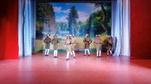 Танцевальный коллектив "Сияние" младшая группа. Танец "Катюша"