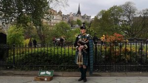 Как играют на волынке на улицах Эдинбурга