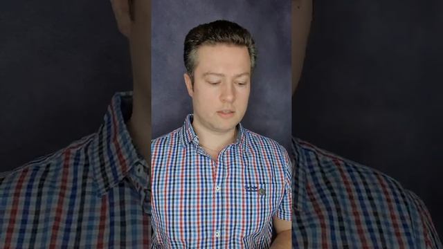 Смелый эксперимент. Вырезаем чип из банковской карты, чтобы сделать с ним украшение. смотреть онлайн