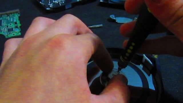 Разборка жестких дисков от компа чтоб достать запчасти для самоделок смотреть онлайн