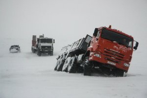 Дизельные монстры бездорожья на зимниках севера.