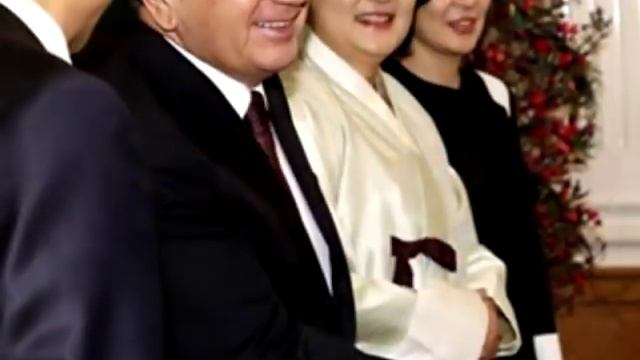 MIRZIYOYEV TANGEM BILAN UCHRASHDI смотреть онлайн