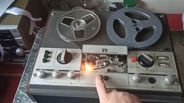 Катушечный магнитофон "Маяк-203" в работе! смотреть онлайн