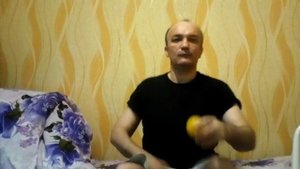 Делаю упражнения после инсульта.