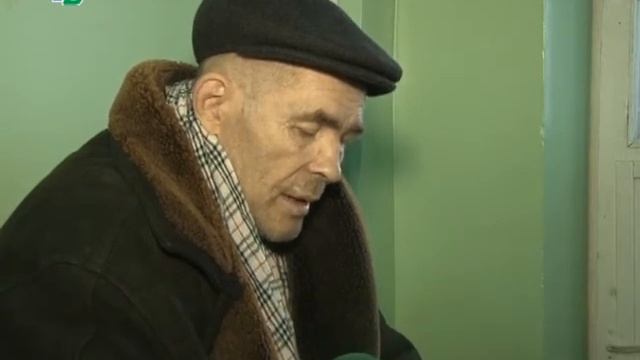 Живет в подъезде
