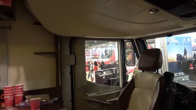 Обзор Гигантского автодом на колесах Oxygen Camping Cars 8500i и вездеход трансформер!